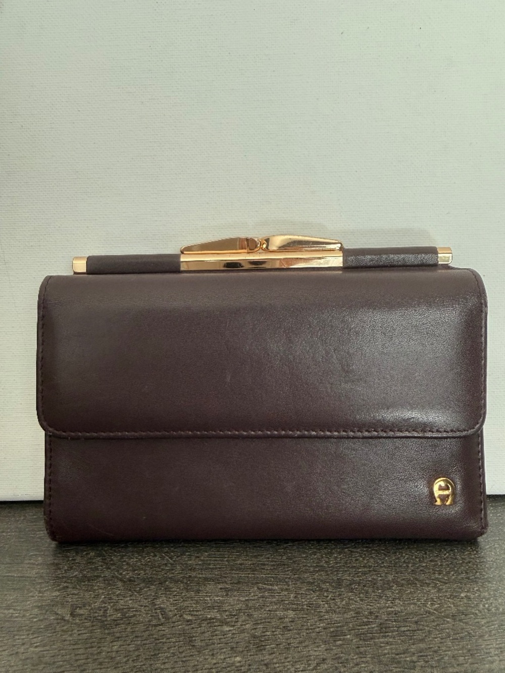 Vintage Etienne Aigner Brown Leather Kiss Lock Trifold Wallet